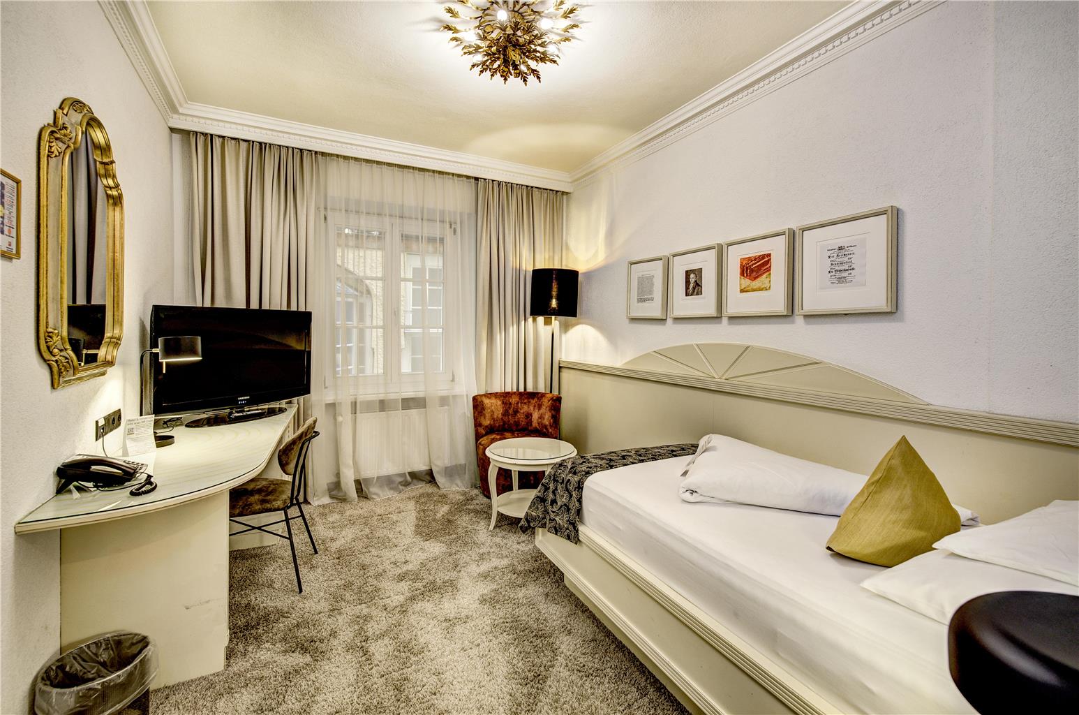Hotel Goldener Adler, BW Signature Collection, Herzog - Friedrich Str 6 in Innsbruck