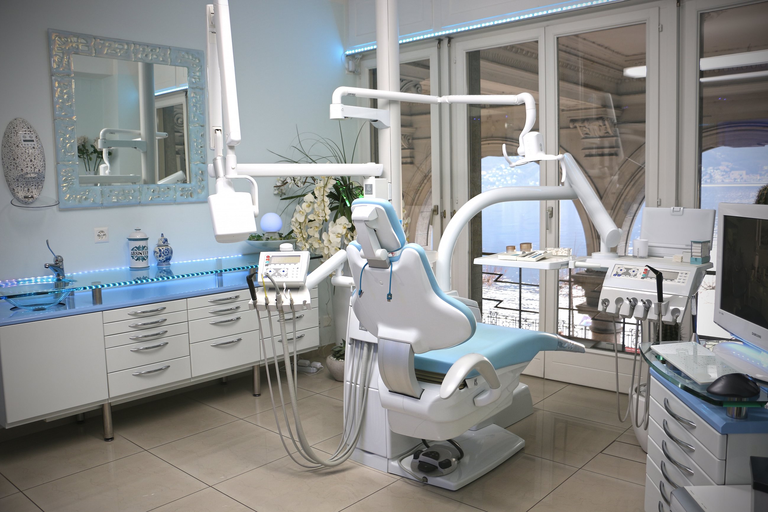 swiss dental clinic Lugano Lugano 091 923 10 02
