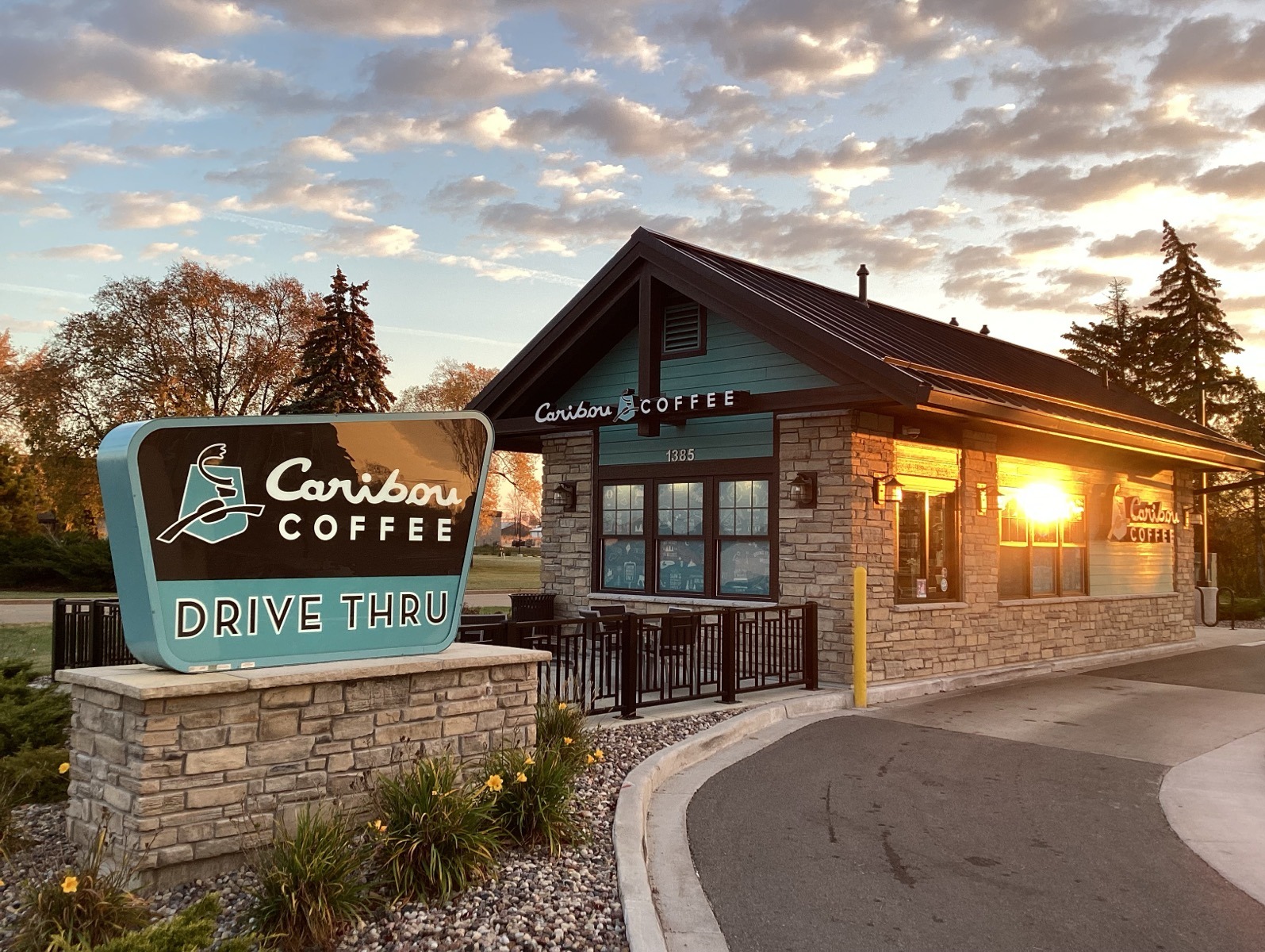 Storefront of the Caribou Coffee at 1385 Appleton Rd in Menasha