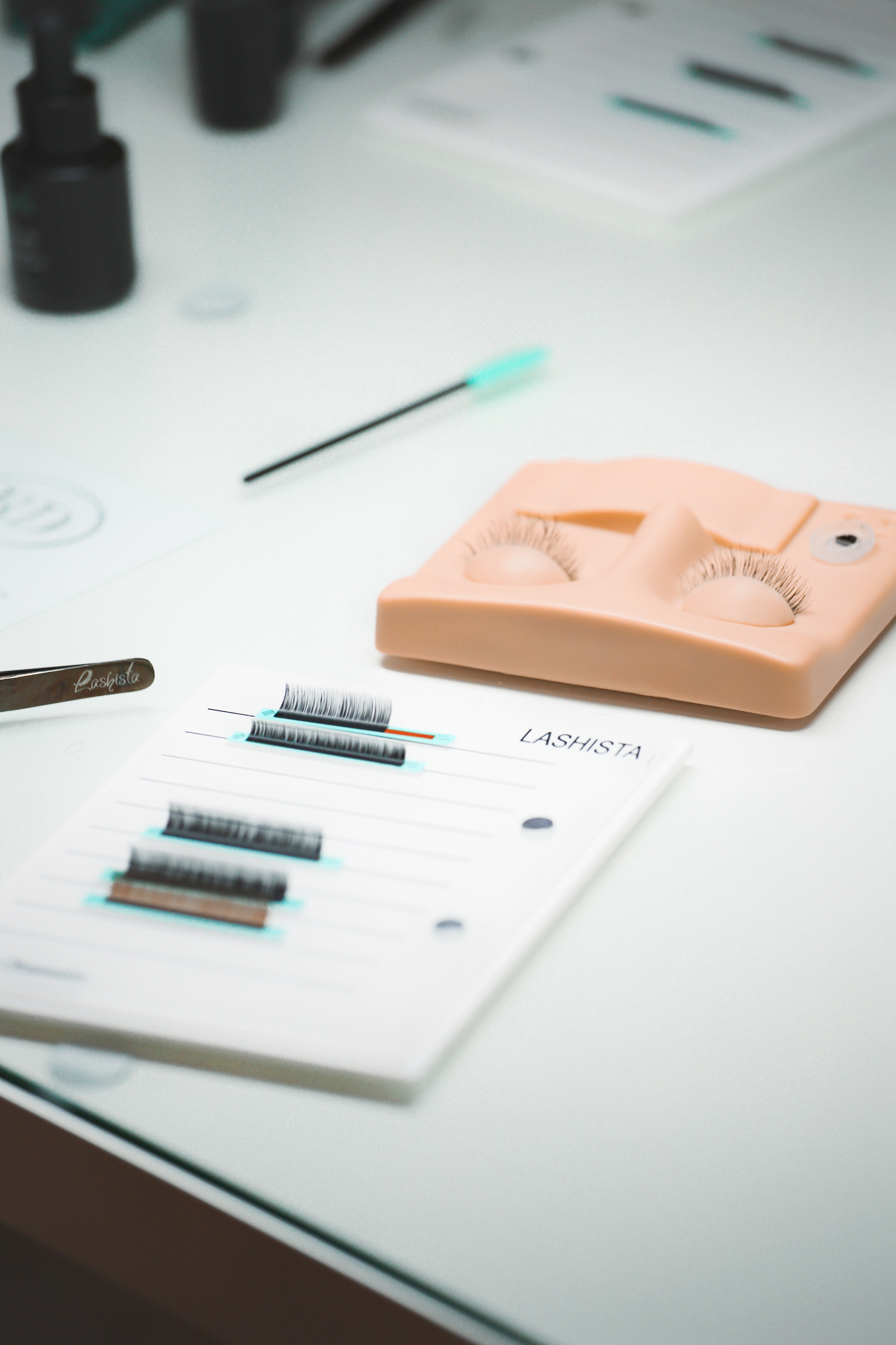 Images Lashista - Formation cils - Pose de cils - Produits de cils Longueuil