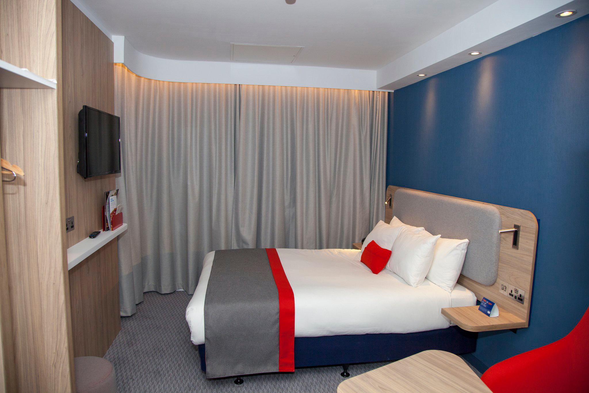 Holiday Inn Express Cardiff Bay, an IHG Hotel Cardiff 02920 449000