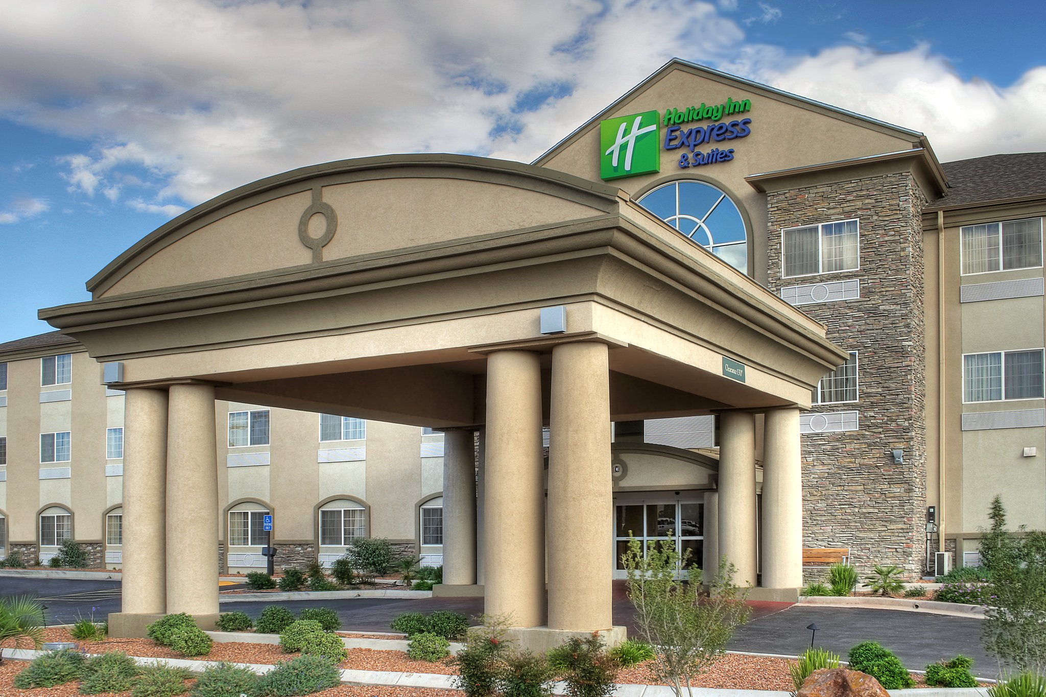 Holiday Inn Express & Suites Carlsbad by IHG Image