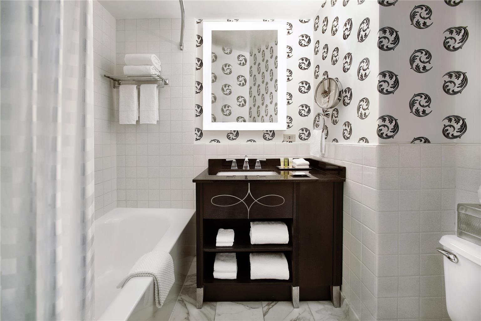 Guest room bath 