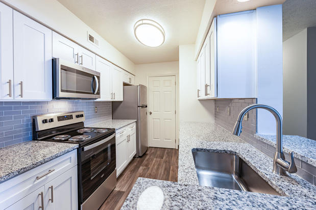 Images Hidden Lakes Apartment Homes
