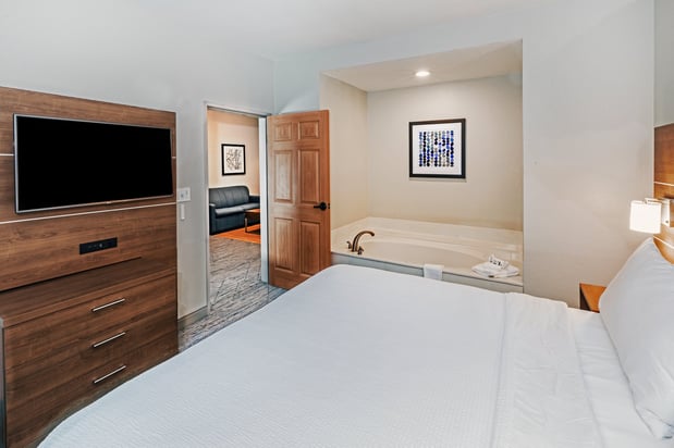 Images Holiday Inn Express & Suites Tulsa S Broken Arrow Hwy 51 by IHG