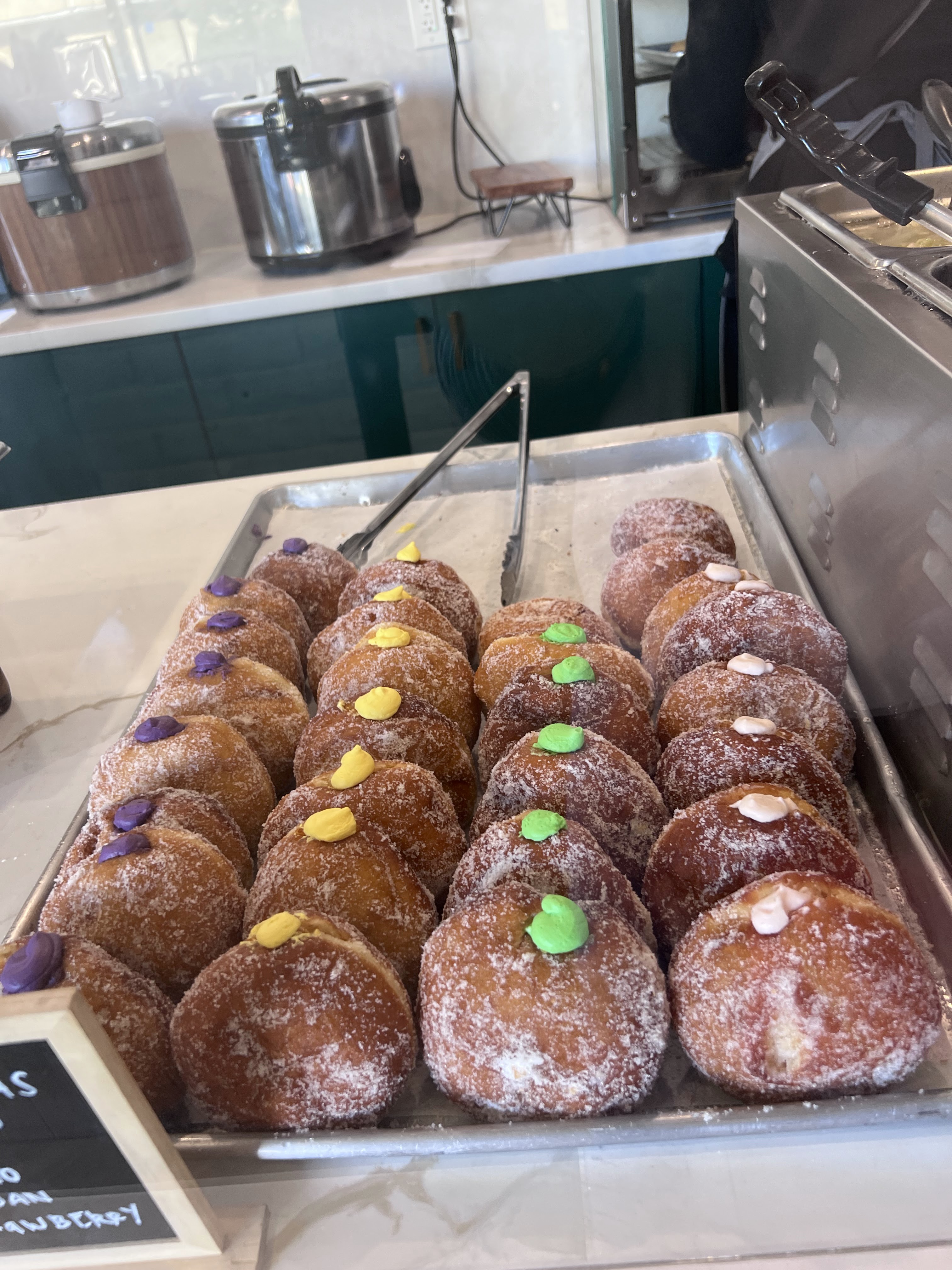 Jojoli Bakeshop & Restaurant