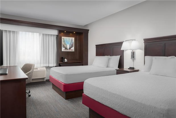Images Hampton Inn & Suites Omaha-Downtown