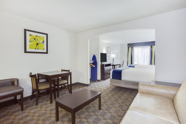 Images Holiday Inn Express & Suites Mebane, an IHG Hotel