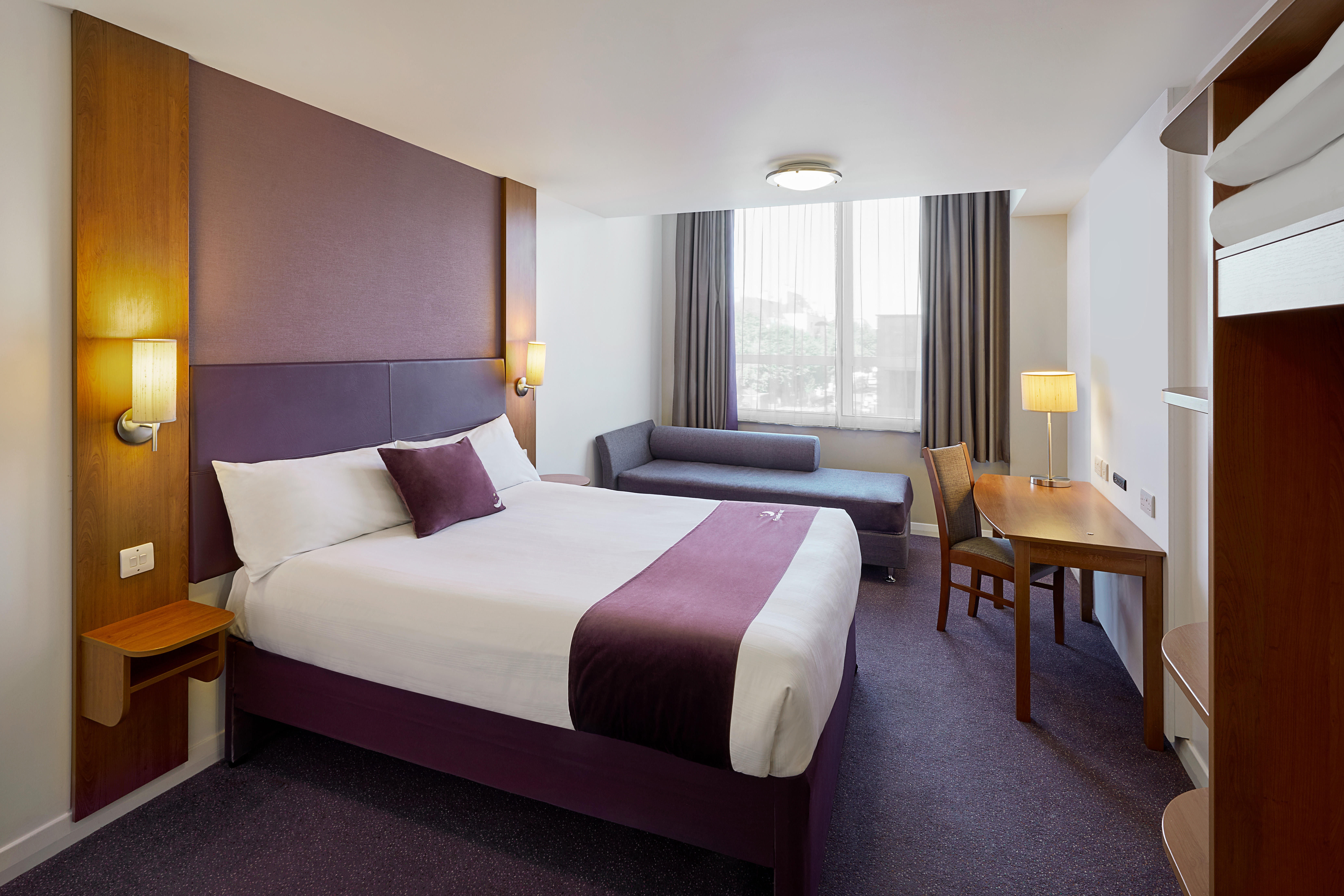 Images Premier Inn Sunbury (Kempton Park) hotel