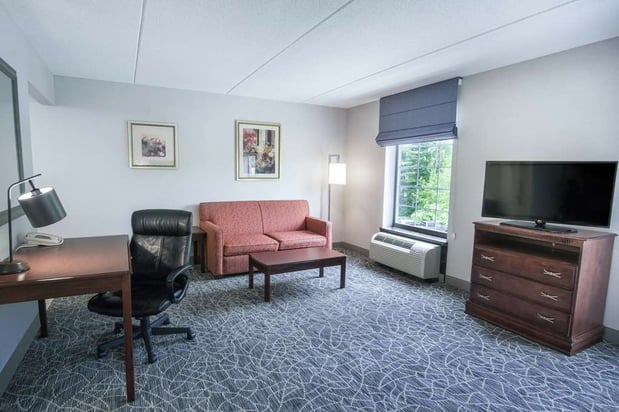 Images Hampton Inn & Suites Berkshires-Lenox