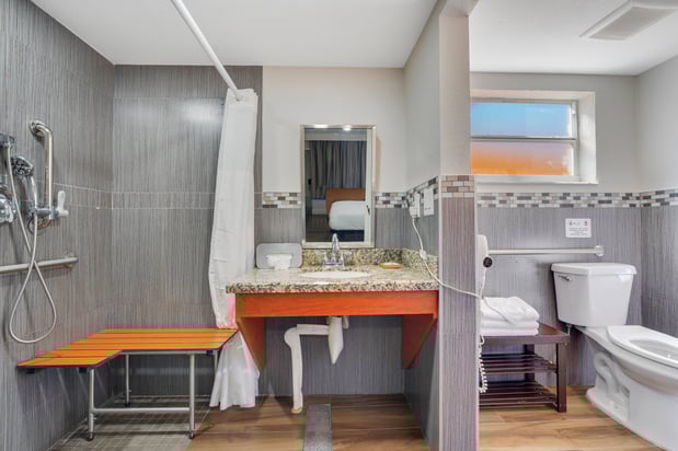 Images Quality Inn & Suites Airport Cruise Port Hollywood