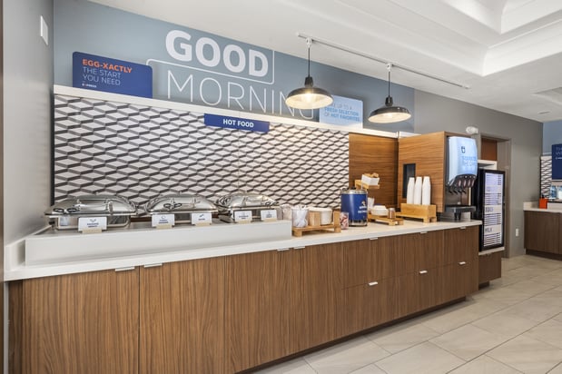 Images Holiday Inn Express & Suites Lincoln-Roseville Area by IHG