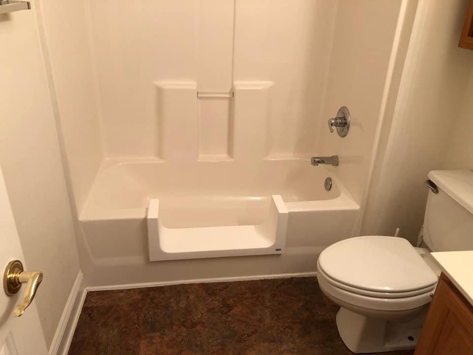 Fox Valley Bathtub Refinishing Image