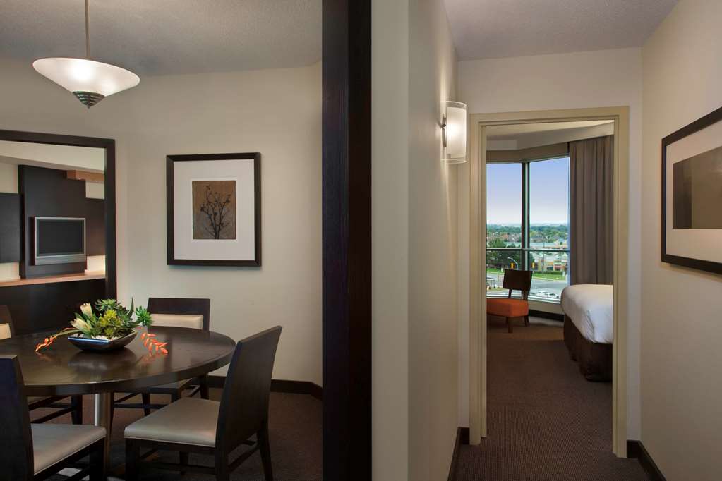 Hilton Toronto/Markham Suites Conference Centre & Spa à Markham: Guest room amenity