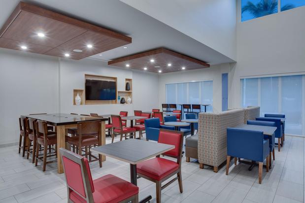 Images Holiday Inn Express & Suites Ft. Lauderdale Airport/Cruise by IHG