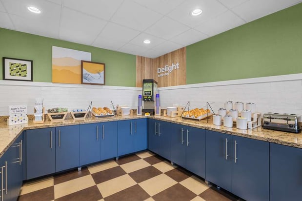 Images Spark by Hilton Bakersfield Central