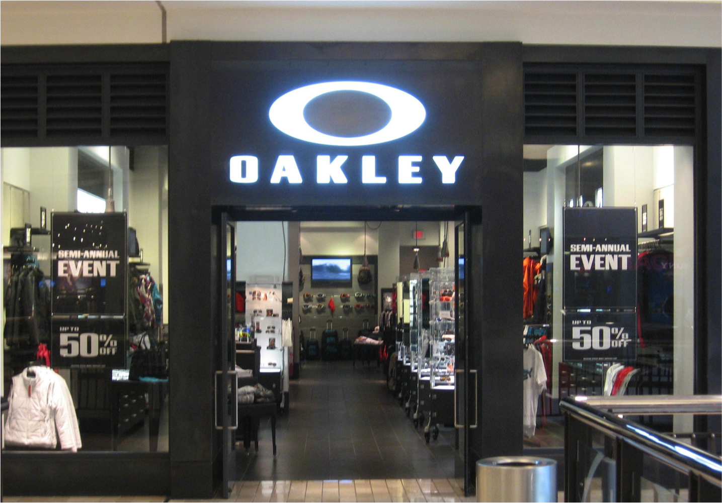 oakley retail locations