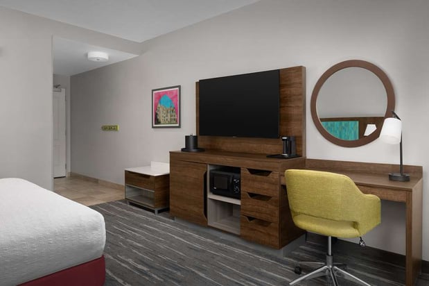 Images Hampton Inn & Suites Durham/North I-85