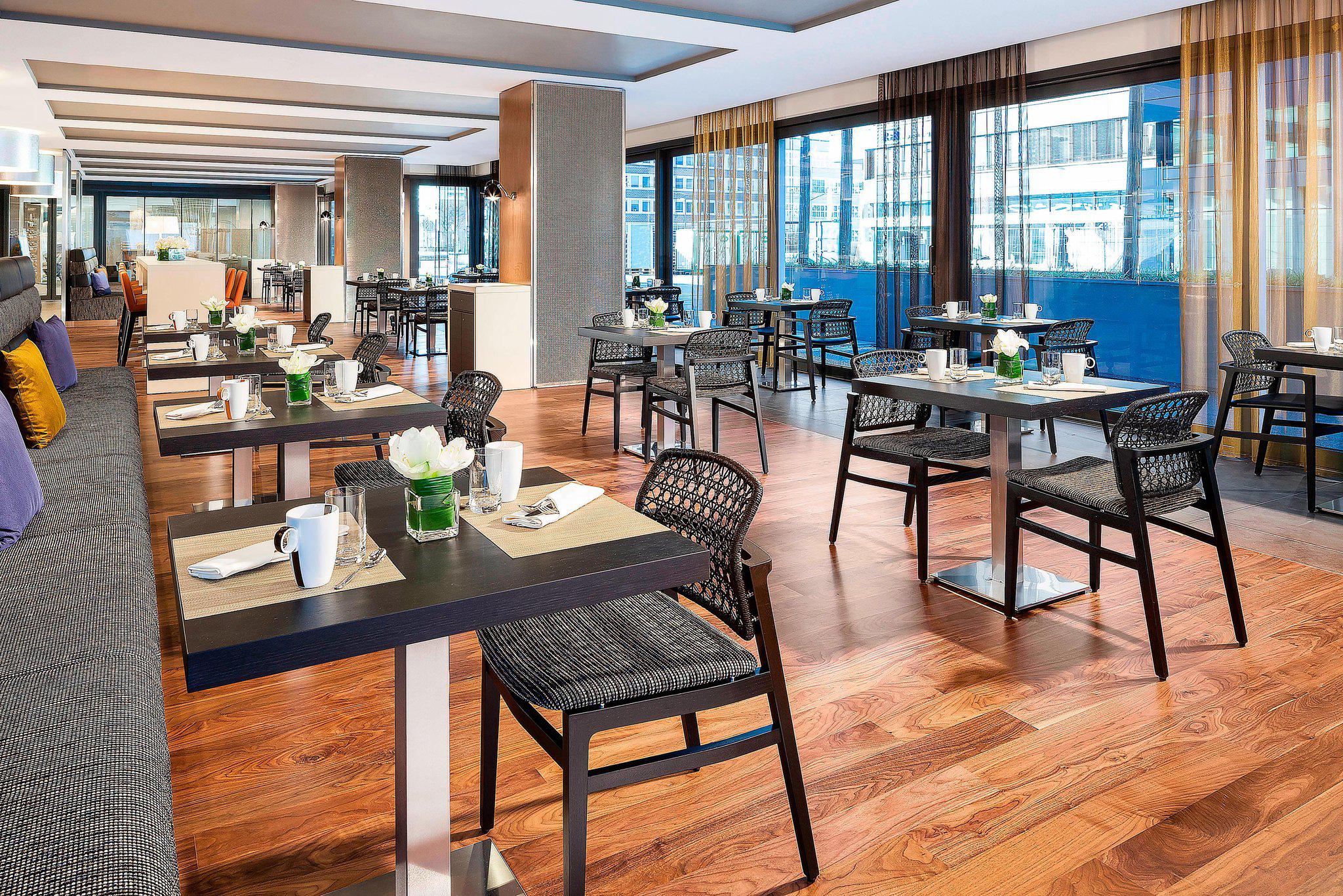 Sheraton Zurich Hotel, Pfingstweidstrasse 100 in Zurich