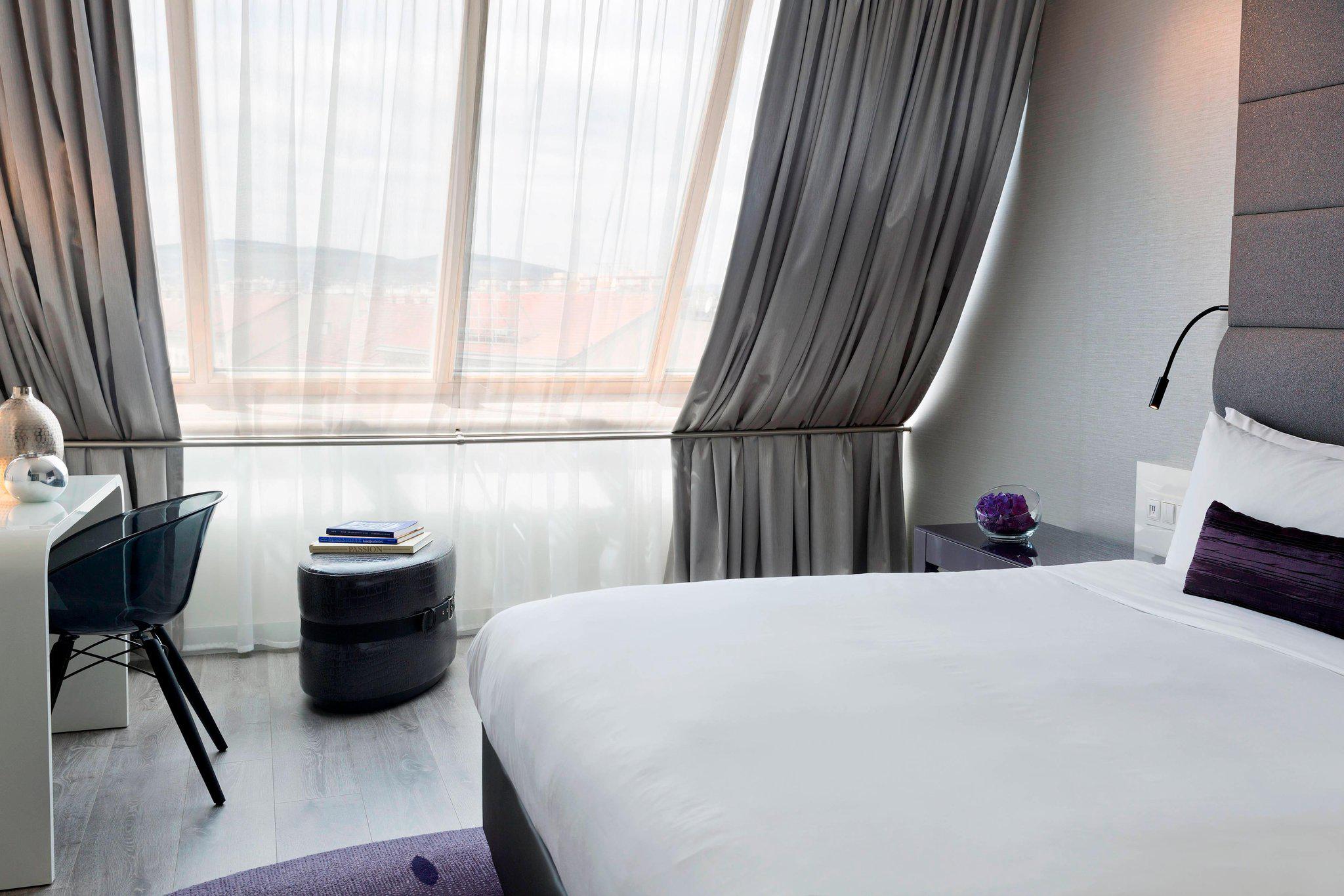 Renaissance Wien Hotel, Linke Wienzeile/Ullmannstrasse 71 in Vienna