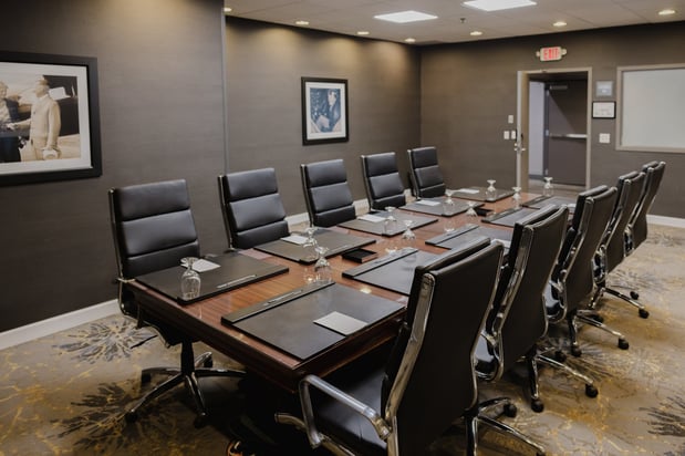 Images Crowne Plaza Suites Msp Airport - Mall of America by IHG