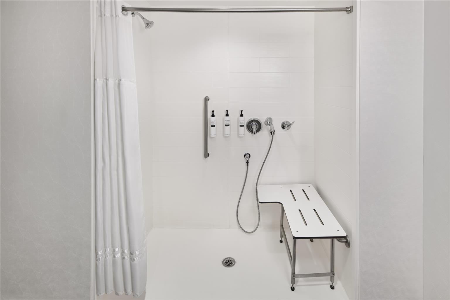 Guest room bath