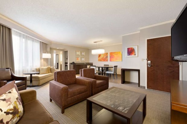 Images Embassy Suites by Hilton Chicago North Shore Deerfield