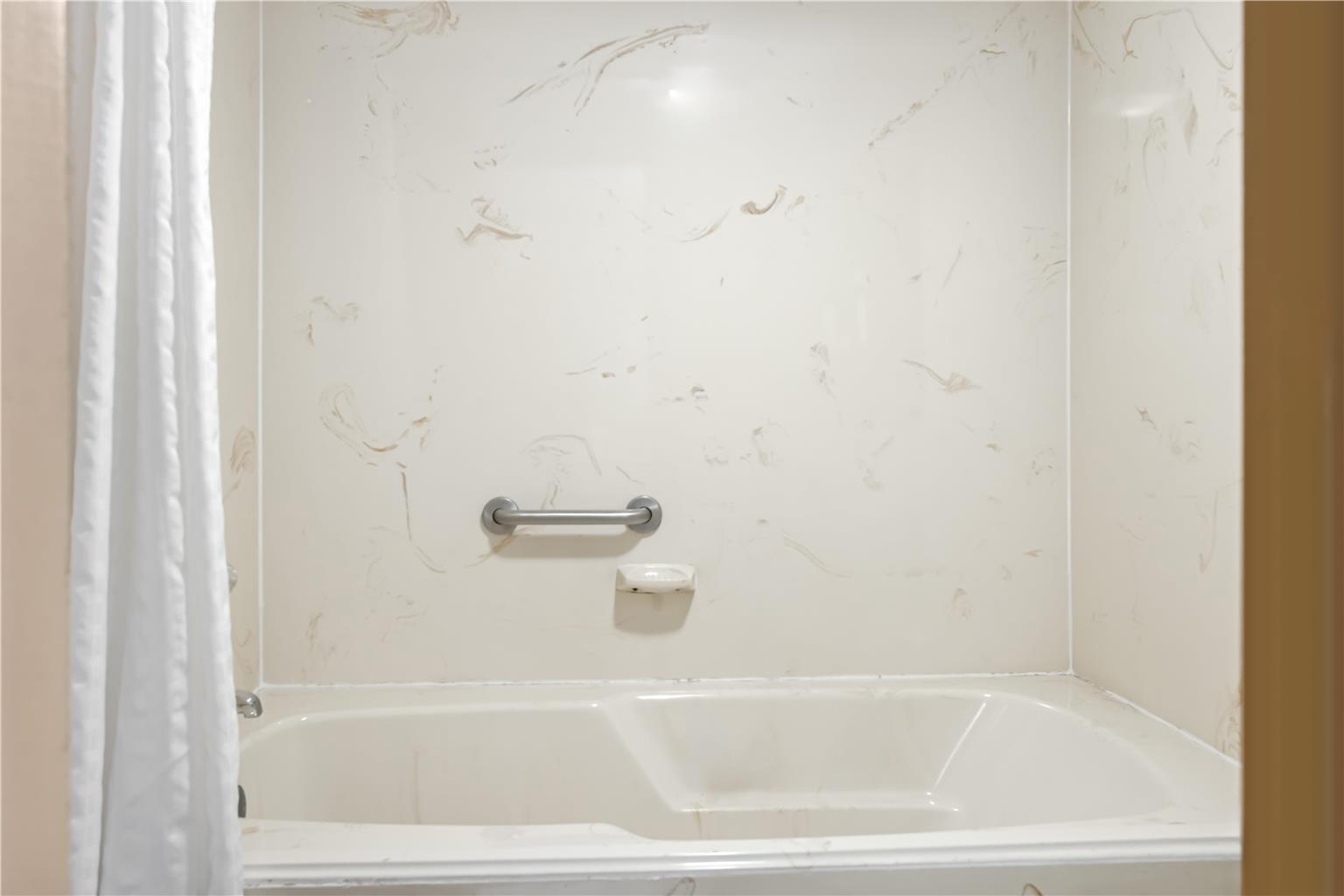 King Bed with Tub