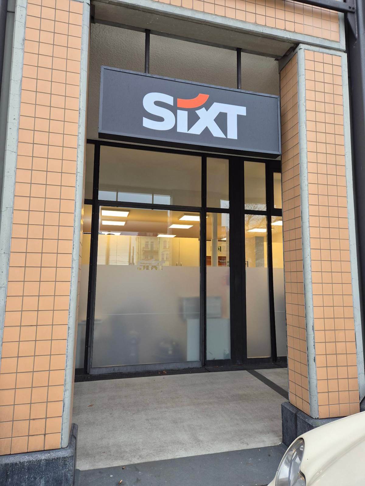 SIXT Autovermietung Kassel-Wilhelmshoehe Bahnhof, Willy-Brandt-Platz 1 in Kassel