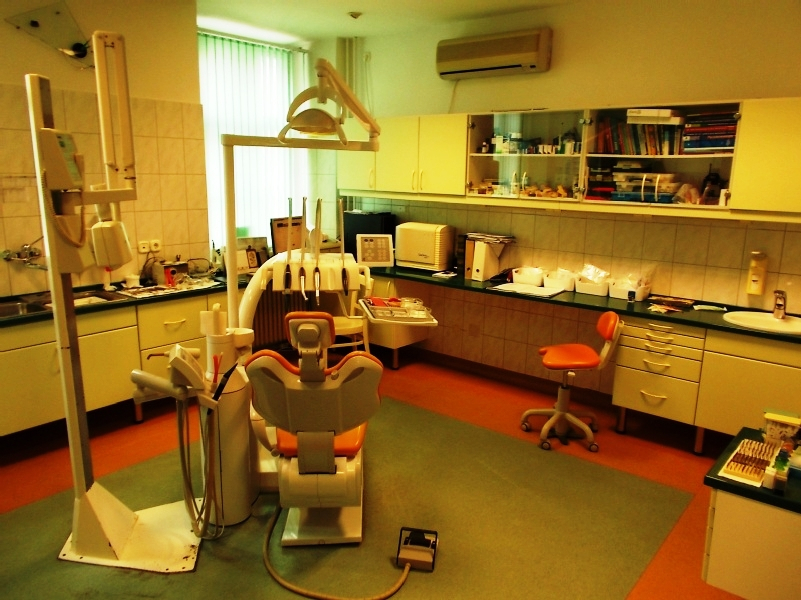 Images Dr. Bodnár László Fogszakorvos, MOM implantológus