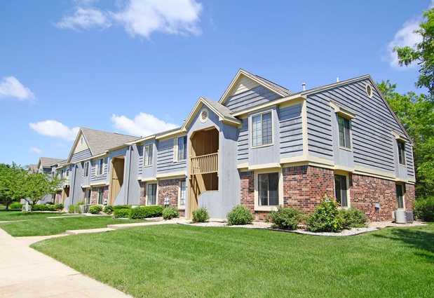 Images Hampton Lakes Apartments