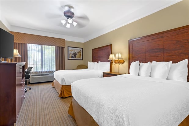 Images Best Western Plus Monica Royale Inn & Suites