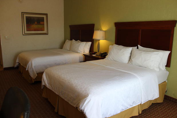 Images Holiday Inn Express & Suites Center, an IHG Hotel