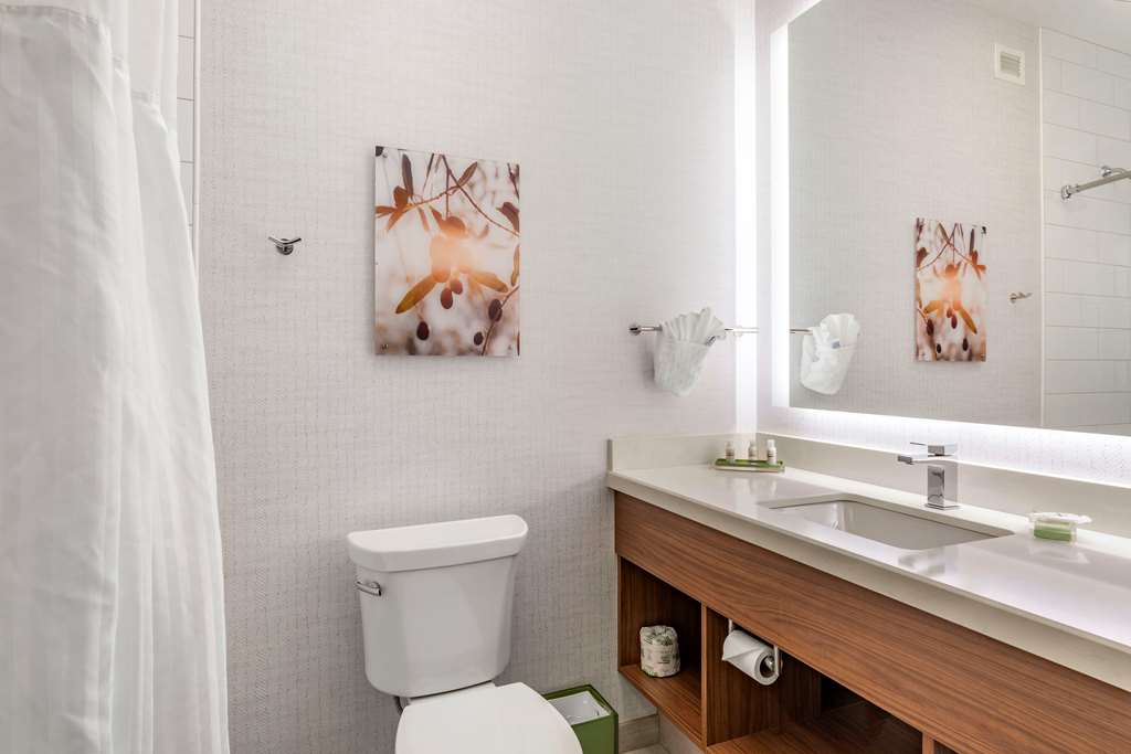 Guest Room Bath 
