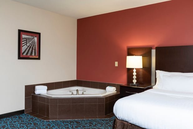 Images Holiday Inn Express & Suites New Philadelphia by IHG