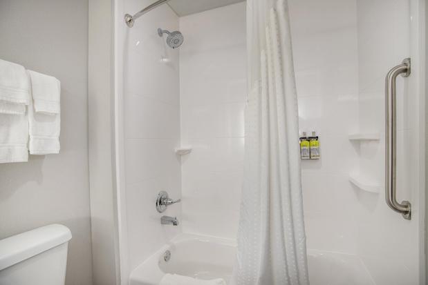 Images Holiday Inn Express & Suites Tulsa East - Catoosa by IHG