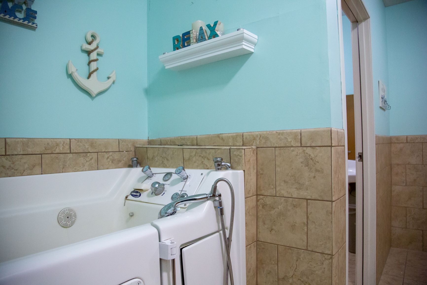 Select Senior Living of Coon Rapid, MN Personalized Bathrom