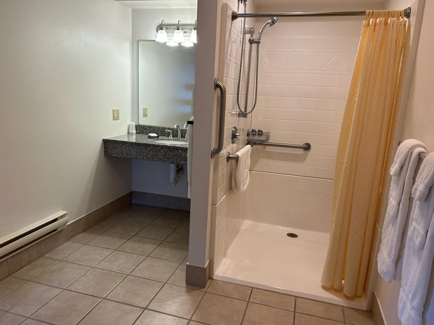 Images Redwood Inn & Suites