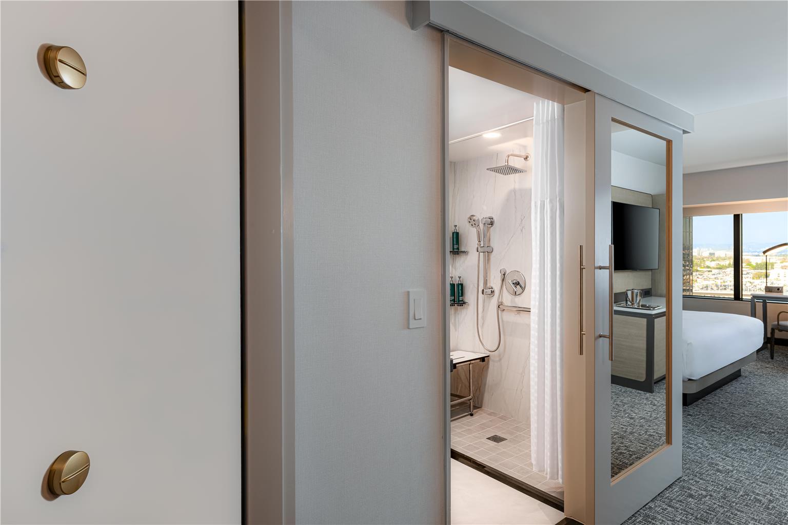 Guest room bath