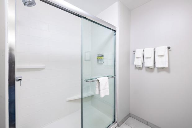 Images Holiday Inn Express & Suites Lincoln Downtown by IHG