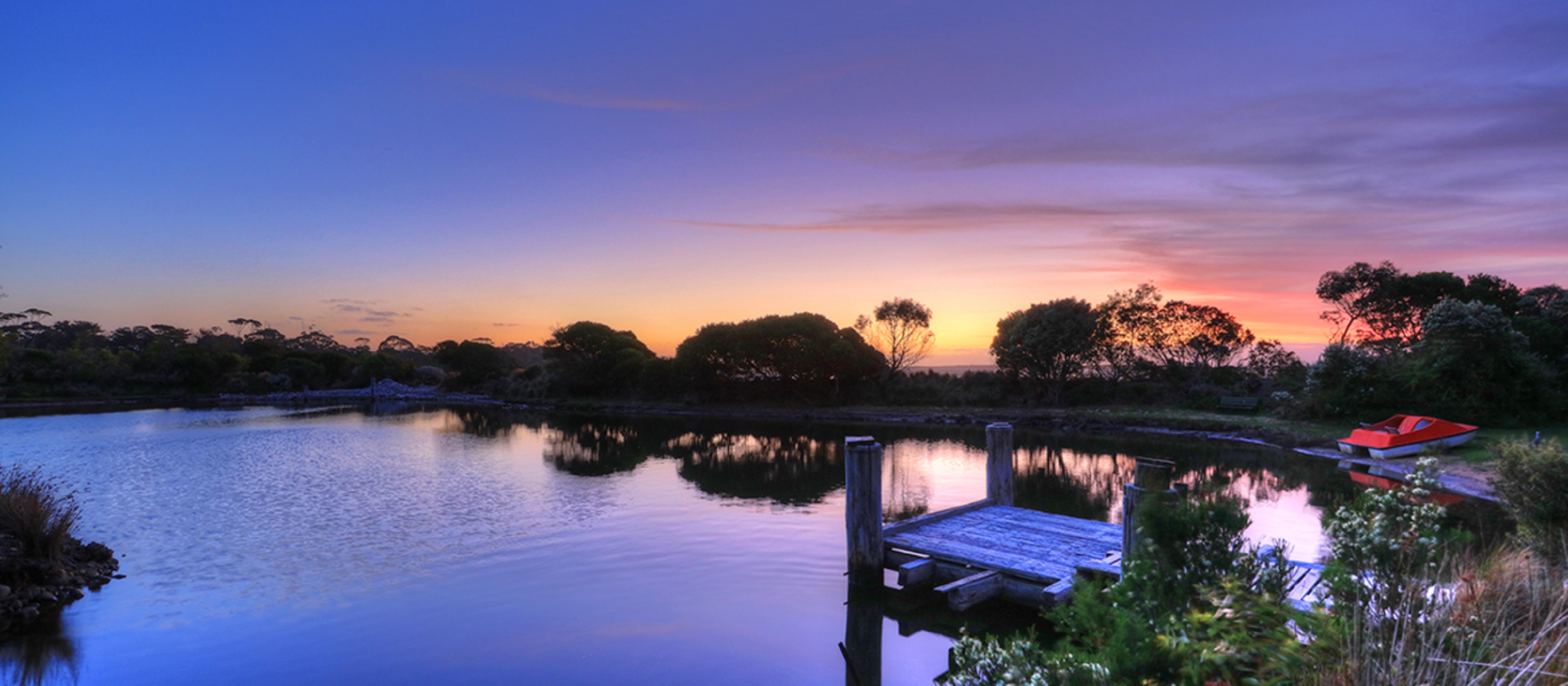 Images Stanley Lakeside Spa Cabins