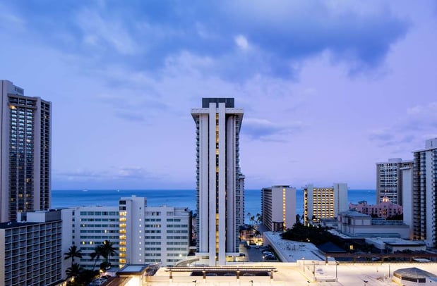 Images Hilton Garden Inn Waikiki Beach