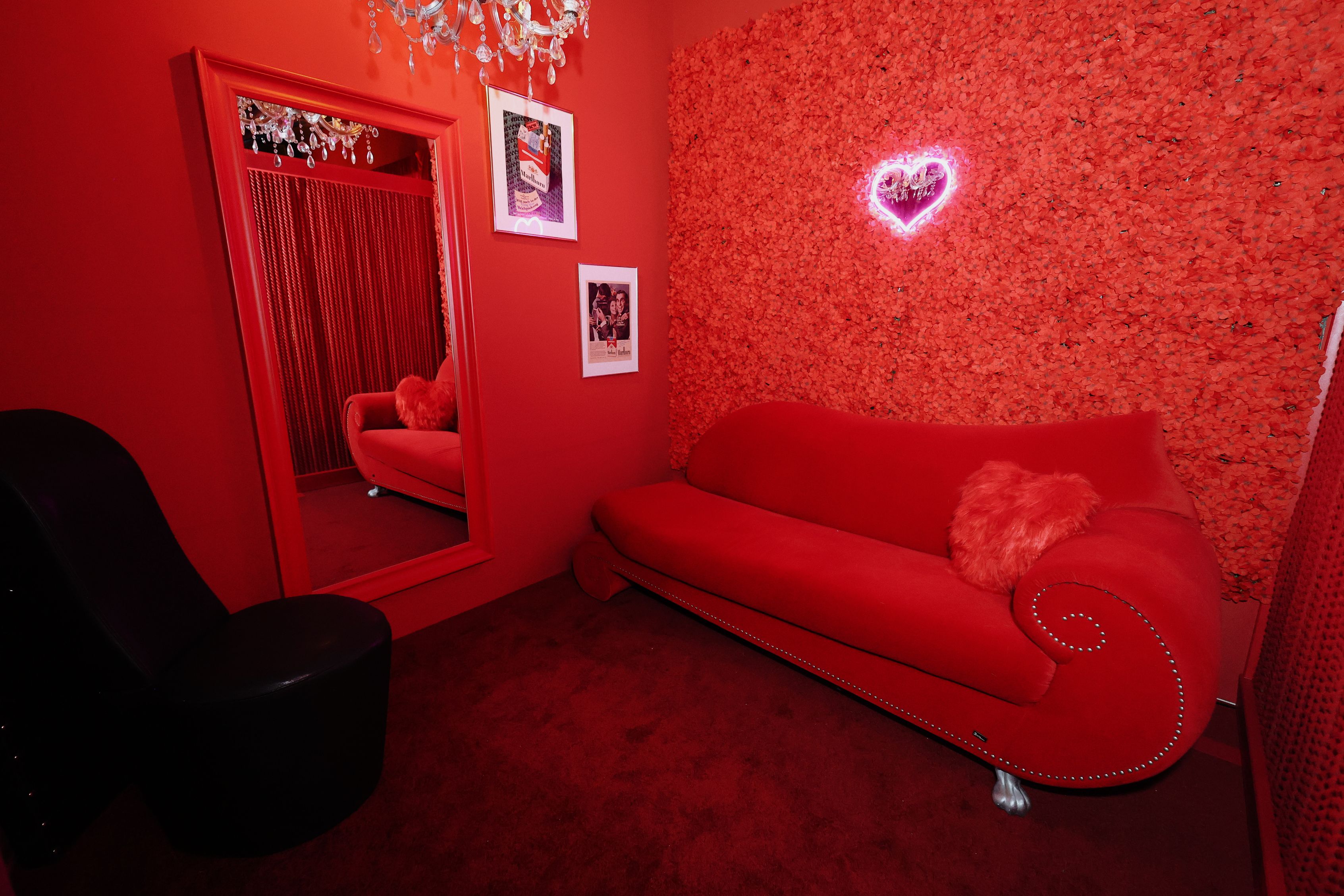 Bilder Crystal Club & Lounge | Stripclub | Tabledance | Live Shows | Nightclub