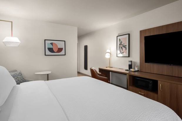 Images Holiday Inn Ontario by IHG