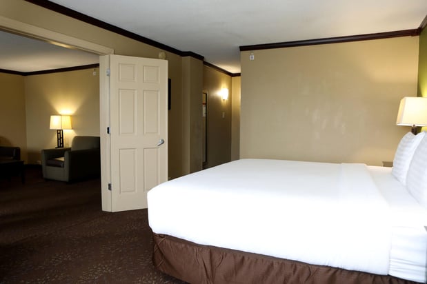 Images Holiday Inn Chicago Oakbrook by IHG
