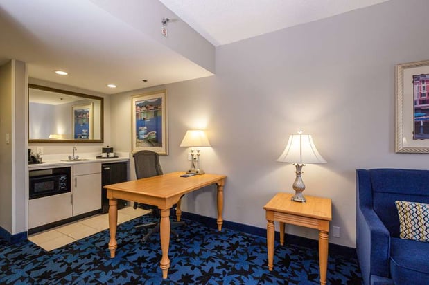 Images Hampton Inn & Suites Jacksonville Deerwood Park