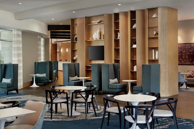 Images Hampton Inn & Suites Teaneck Glenpointe