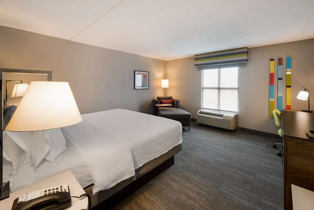 Images Hampton Inn & Suites Fredericksburg-at Celebrate Virginia