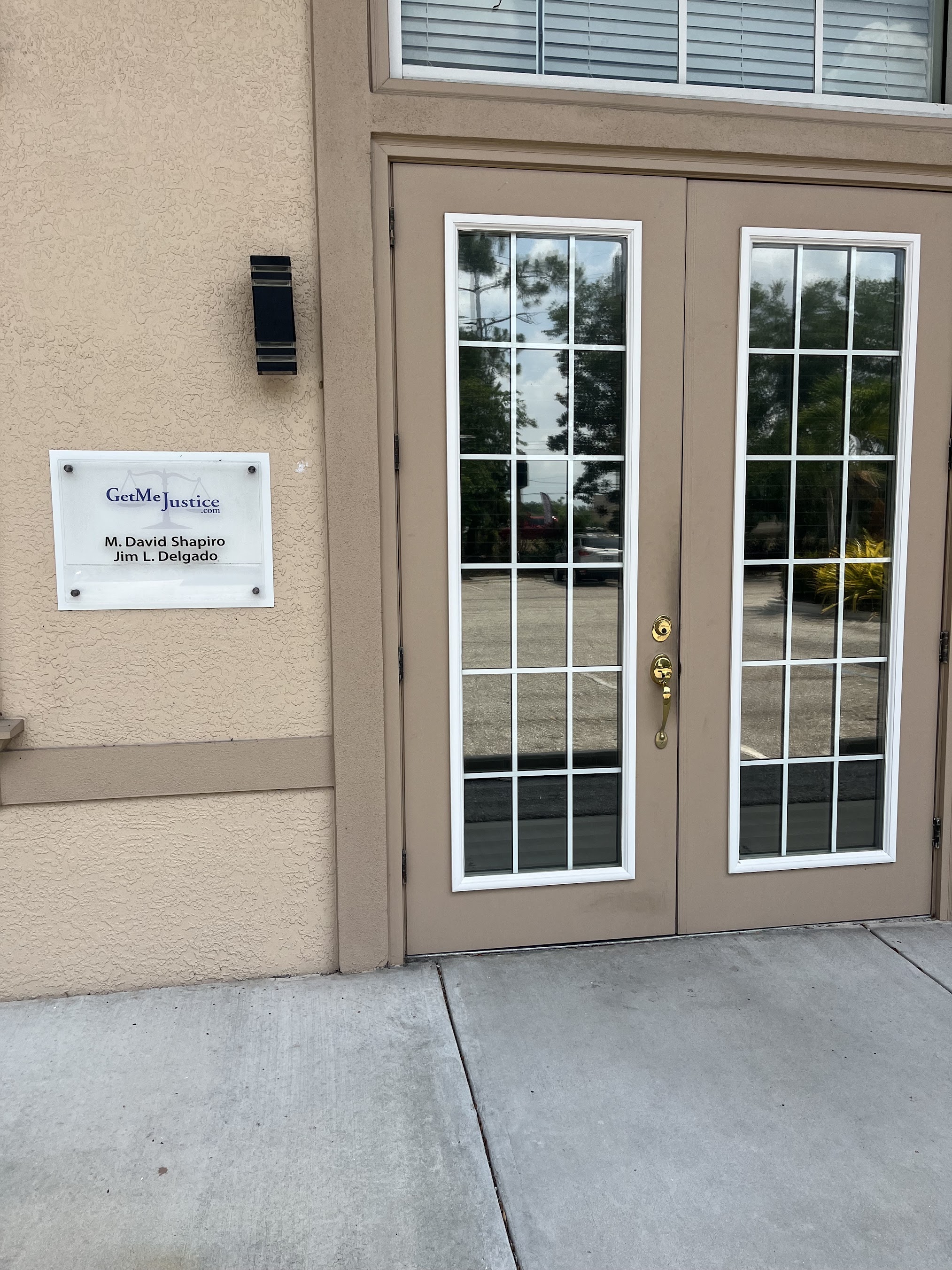 Shapiro | Delgado personal injury law firm entrance
