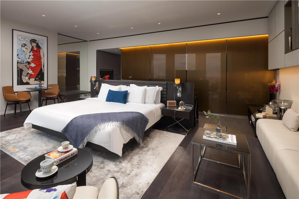 Suite bedroom wide
